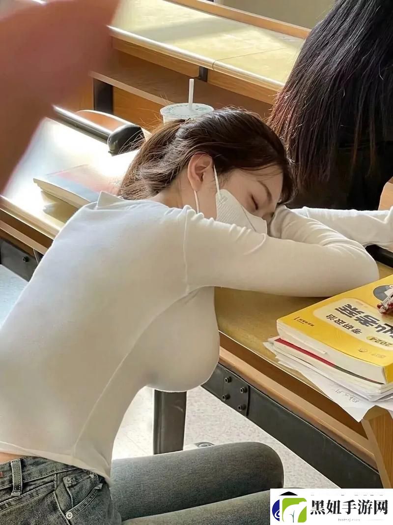 探索人性的欲望与禁忌——丰满的女邻居三级的深层解读