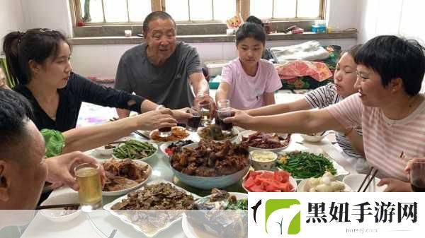 吃饭时某处紧密连接在一起的内涵-1.-餐桌上的亲密连接：共享美味的幸福时光