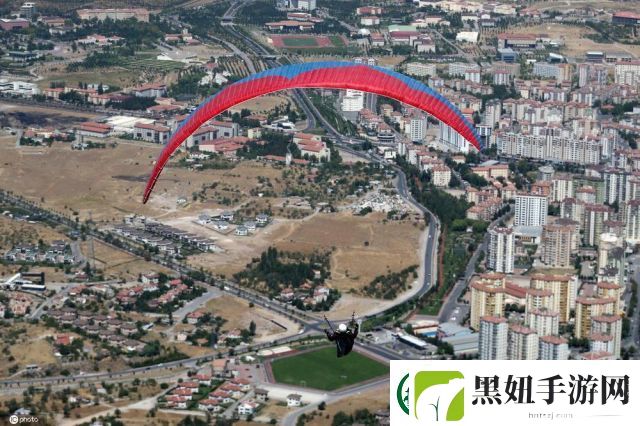 “勇者之翼3D射击游戏：沉浸式视觉体验与精准操控带你翱翔战场”