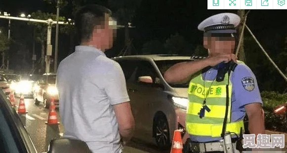 公交车掀开奶罩边躁狠狠躁说说-乘客目睹惊人一幕-现场气氛瞬间紧张至极引发热议！