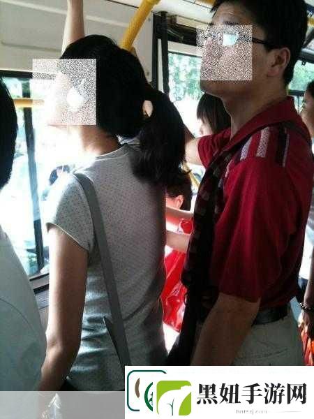 公交车上的咸猪手1.公交车上的咸猪手：亲密接触的尴尬瞬间