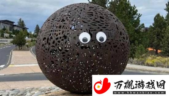 美国一城多个雕塑惊现“神秘瞪眼”