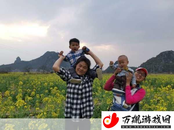 宝宝握住它坐下～自己C照片