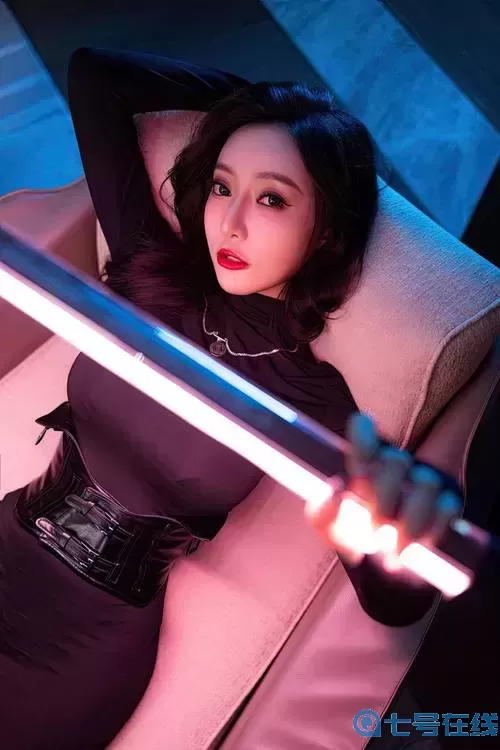女儿的小戾一开一合的-温暖与叛逆交织的成长故事