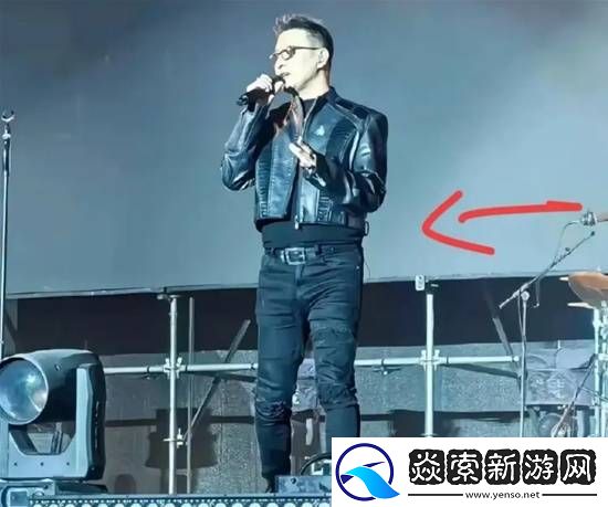 汪峰严重发福但依旧酷爱皮衣皮裤