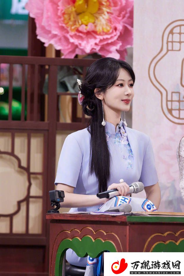 杨紫着紫旗袍