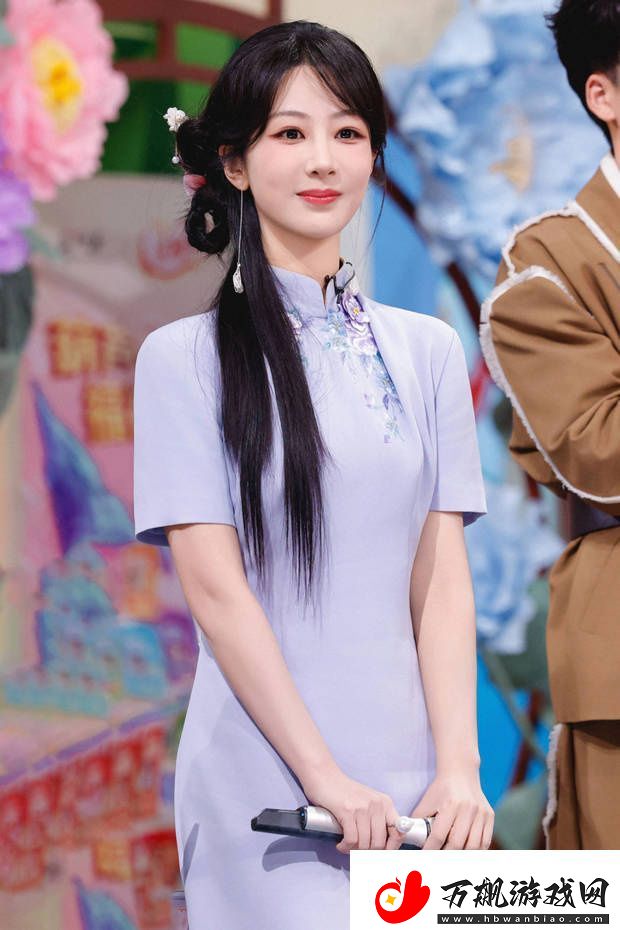 杨紫着紫旗袍