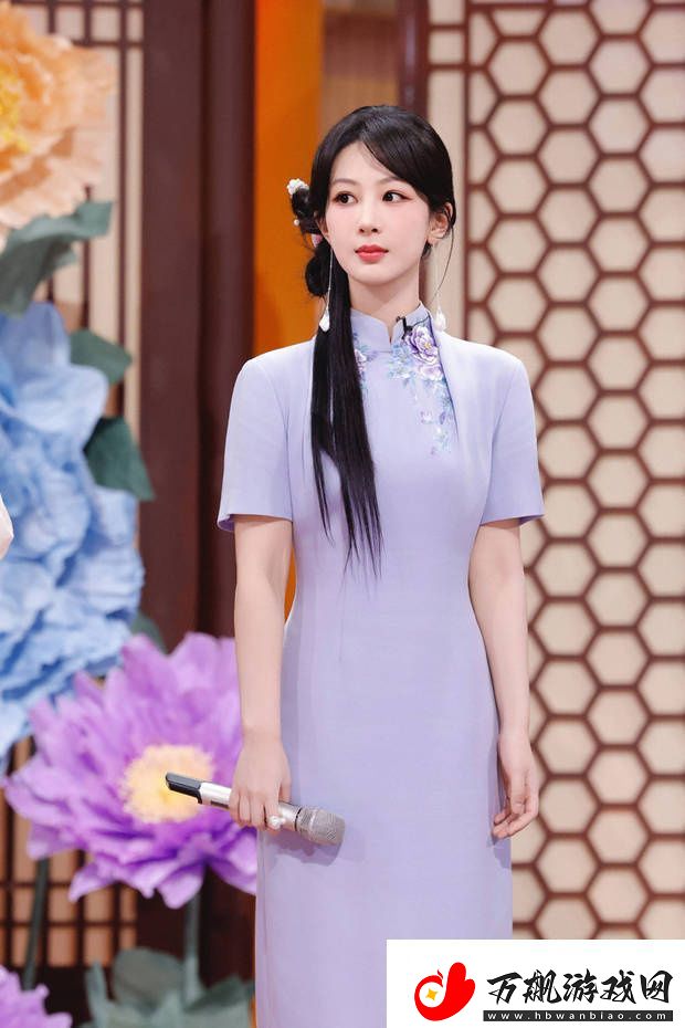 杨紫着紫旗袍